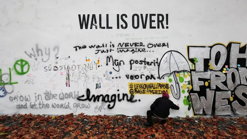 布拉格列侬墙上的涂鸦文字 - 捷克街头 | 墙上的对话